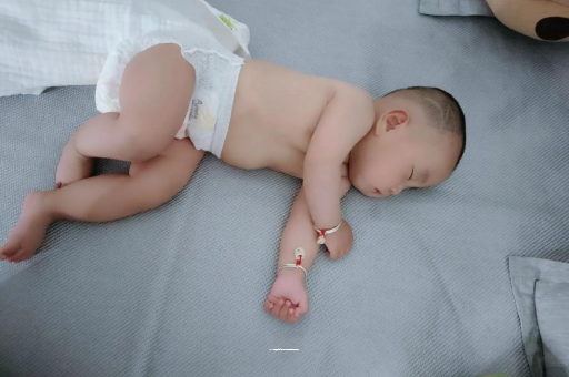 佛山宝宝多久会坐